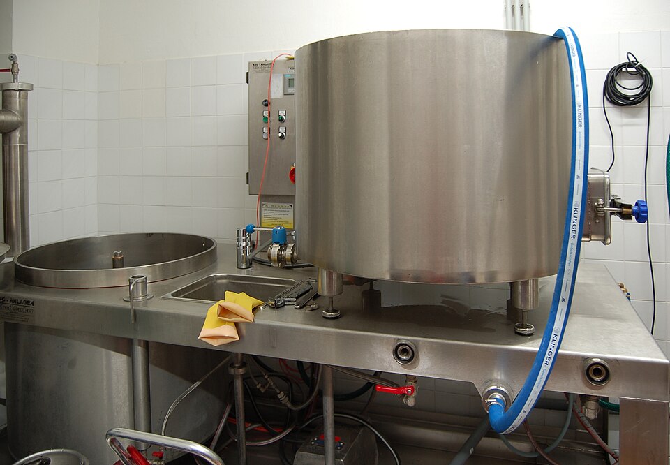 Datei:Xaver Brauerei - Brauanlage 03.jpg